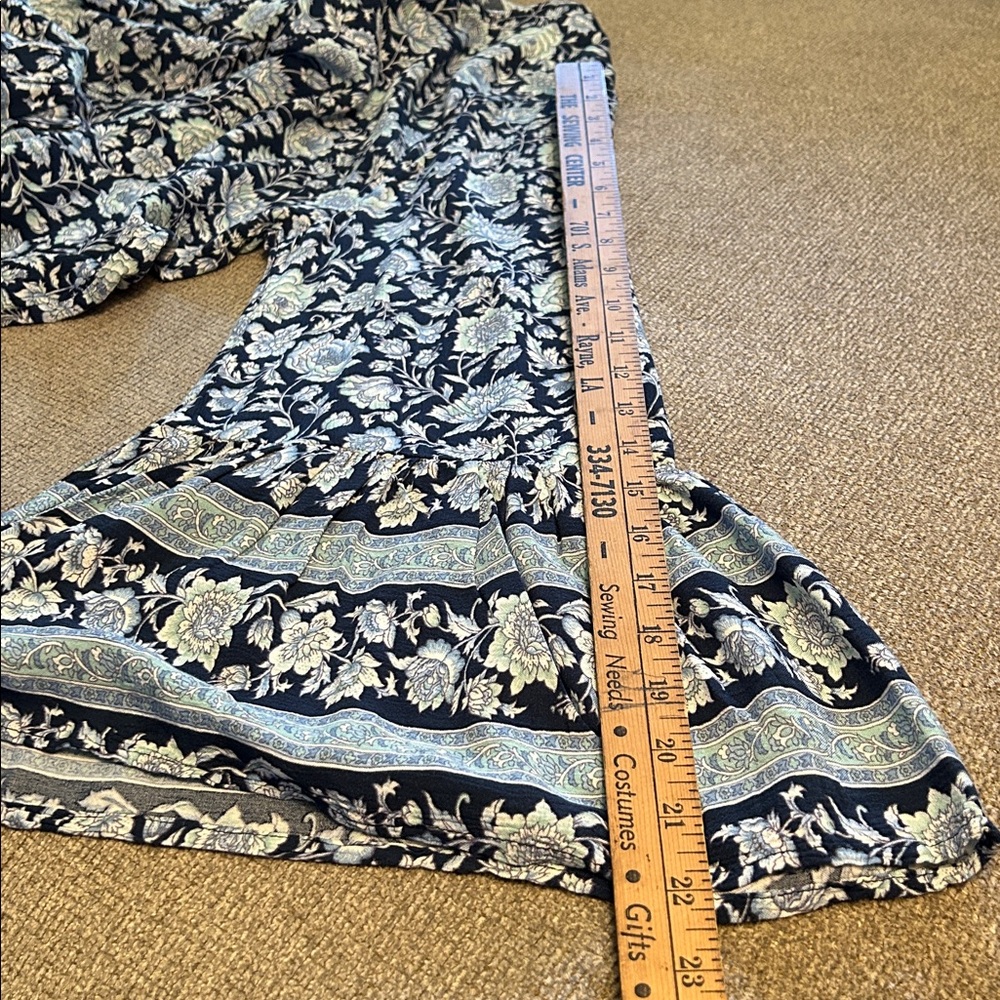 American Eagle Boho Floral V-Neck Tie-Front Bell Sleeve Top Navy/Light Blue NWT - Picture 7 of 10